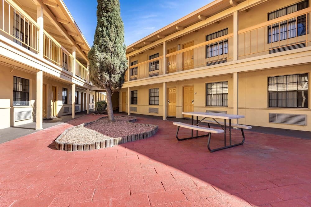 Travelodge by Wyndham El Paso - Airport — hotel in El Paso, Texas