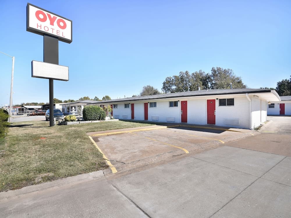 OYO Hotel McAlestar OK S Main St — hotel in McAlester, Oklahoma