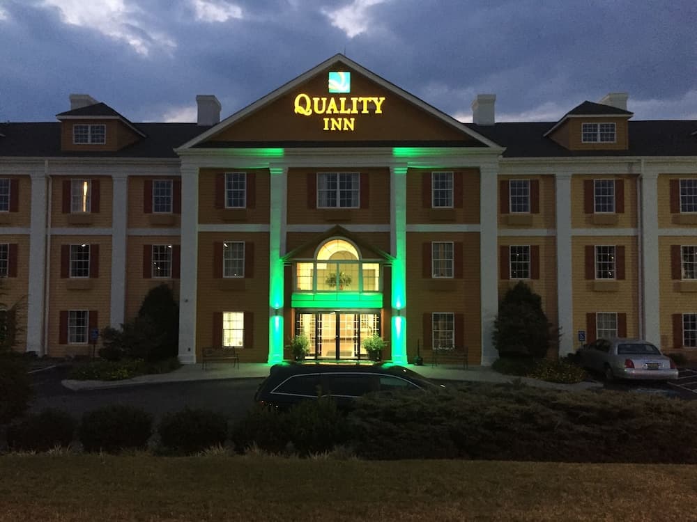 Quality Inn Oak Ridge - Knoxville West featured exterior or lobby in Oak Ridge, TN — similar hotel