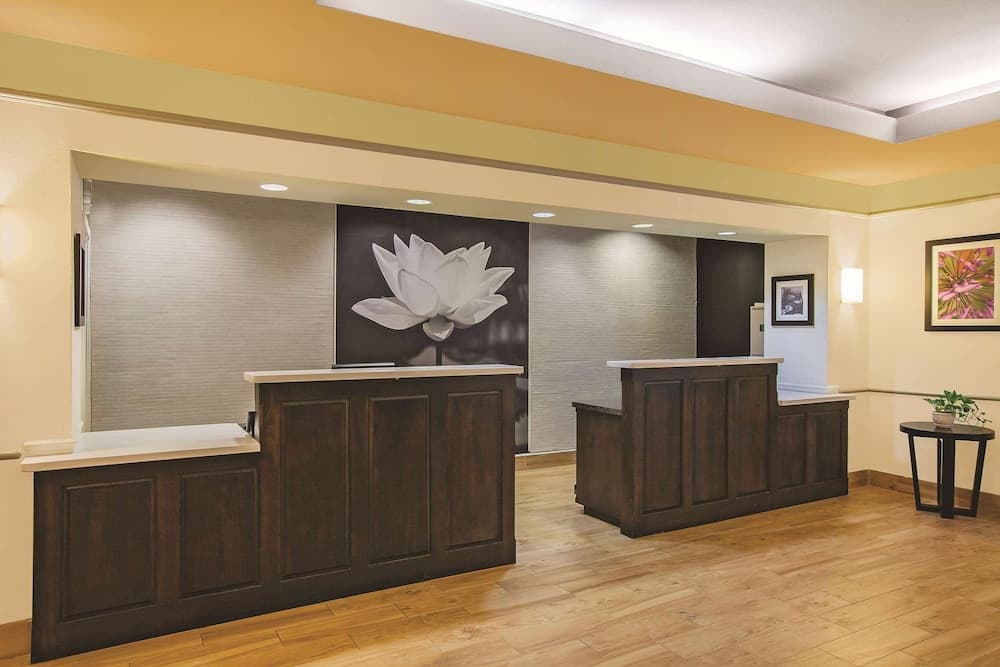 La Quinta Inn & Suites by Wyndham Beaumont West property views in Beaumont, TX — gallery photo 3