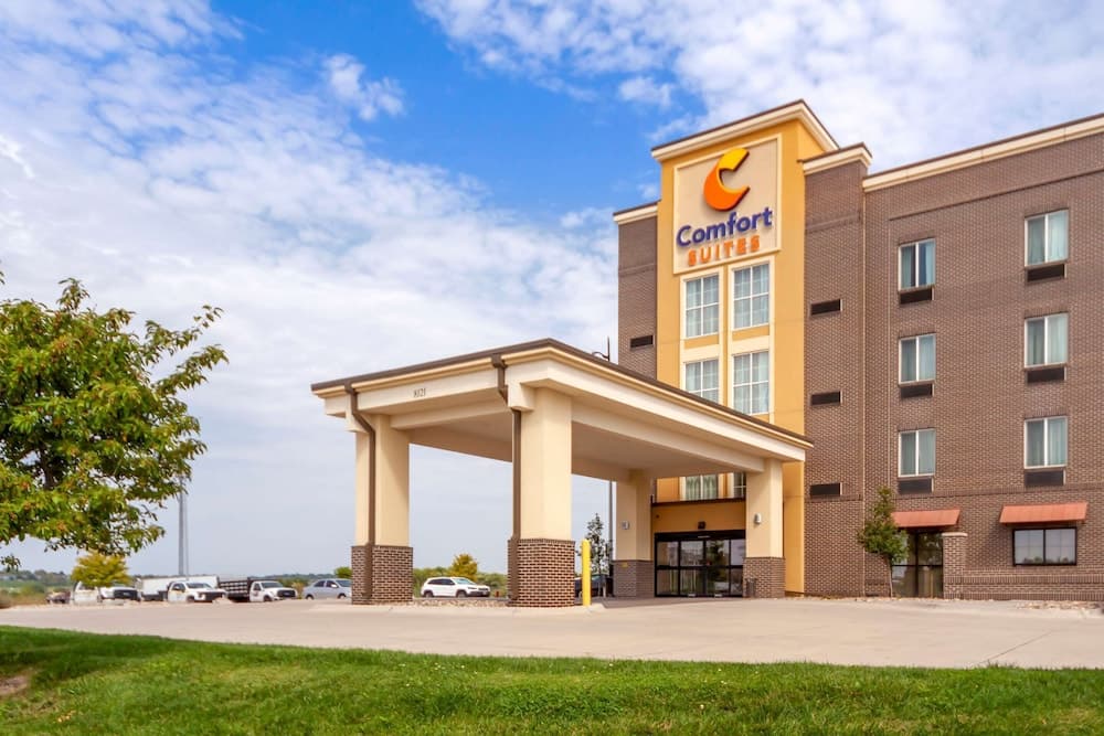 Comfort Suites La Vista - Omaha featured exterior or lobby in La Vista, NE — similar hotel