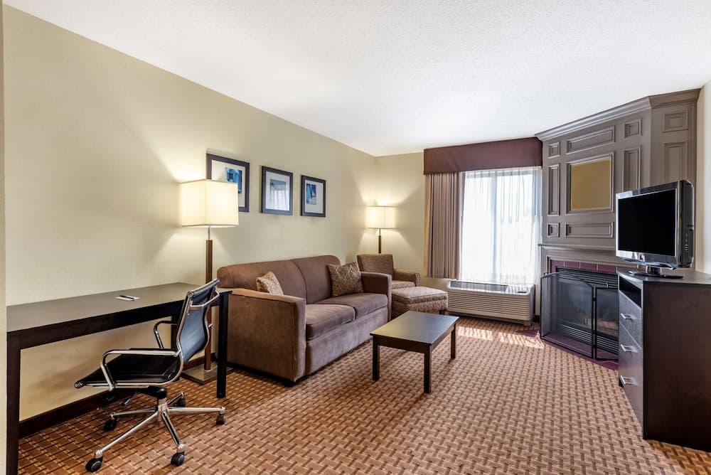 Comfort Inn & Suites Warsaw near US-30 gallery photo in Warsaw, IN — image 13