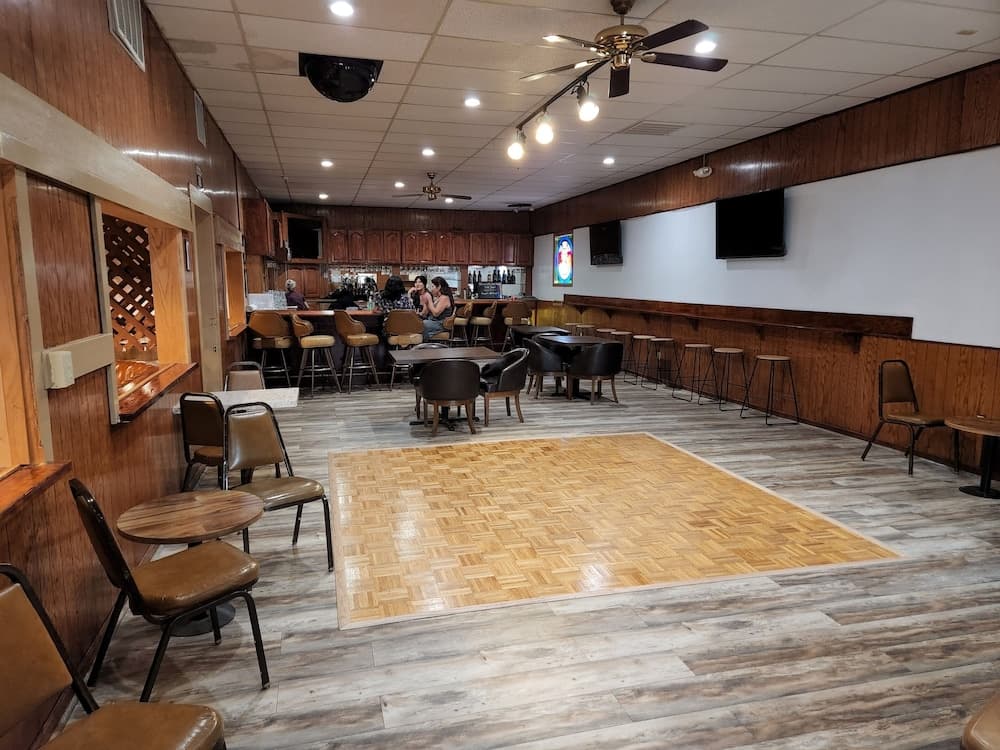 Delta Queen Lodge Bar Restaurant gallery photo in Isleton, CA — image 64