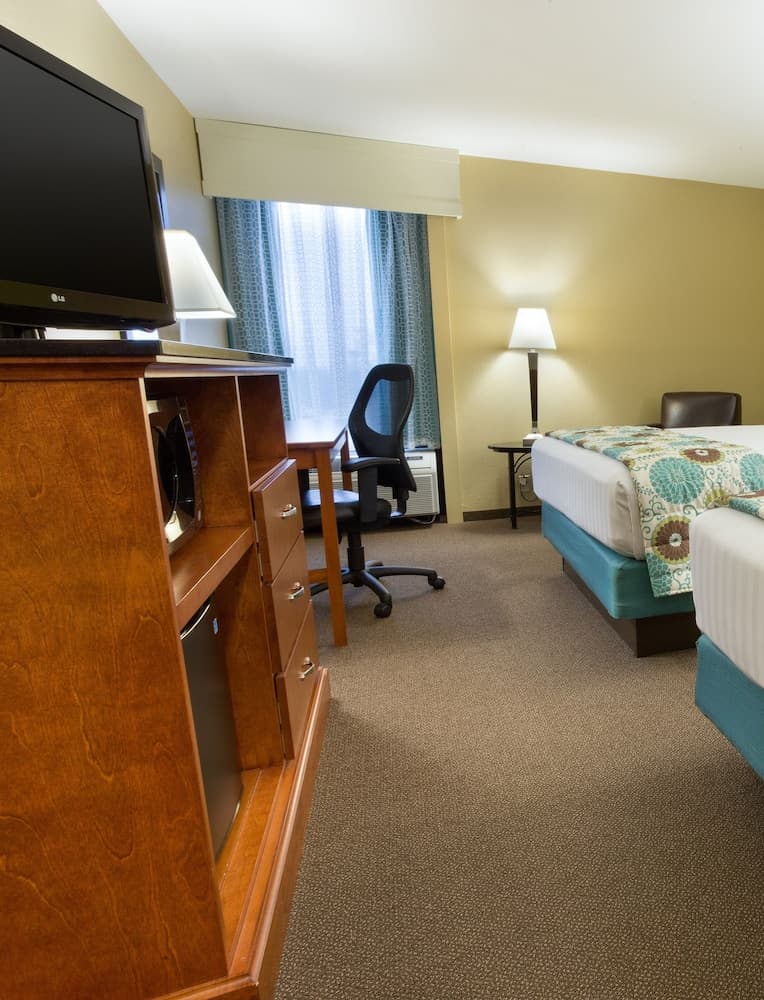 Heritage Inn & Suites The Woodlands, Trademark by Wyndham gallery photo in The Woodlands, TX — image 8