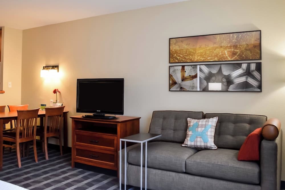 TownePlace Suites by Marriott Quantico Stafford interior in Stafford, VA — gallery photo 2