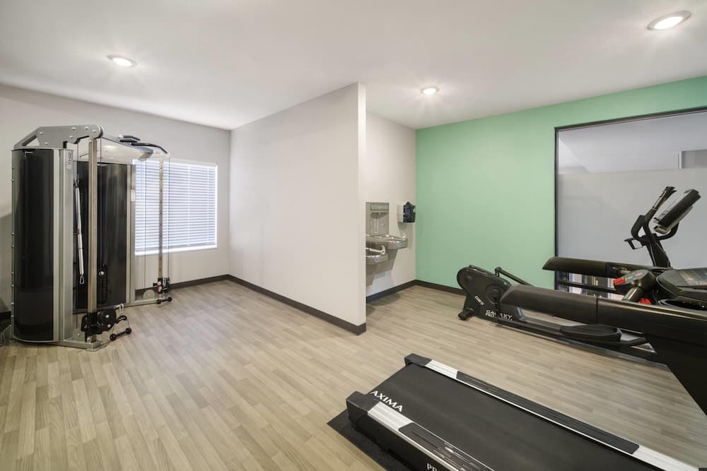 Echo Suites Extended Stay by Wyndham Atlanta-Conyers interior in Conyers, GA — gallery photo 2