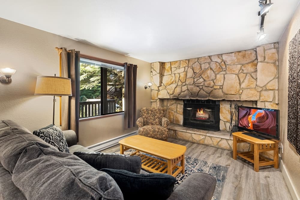 LOGE Alta Crystal property views in Enumclaw, WA — gallery photo 3