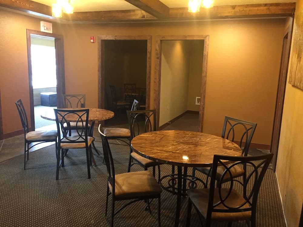 Lakeside Motor Inn featured exterior or lobby in Gladstone, MI — similar hotel