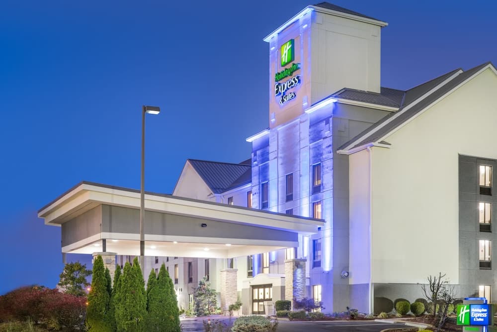 Holiday Inn Express Hotel & Suites Louisville East by IHG featured exterior or lobby in Louisville, KY — similar hotel