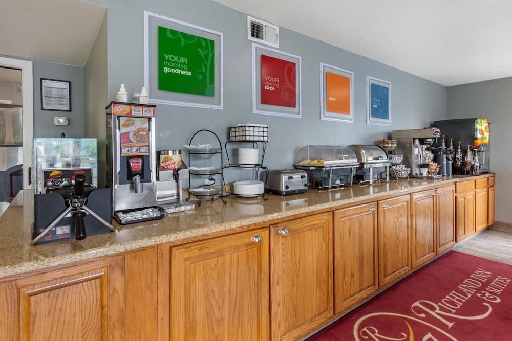 Richland Inn of Columbia interior in Columbia, TN — gallery photo 2