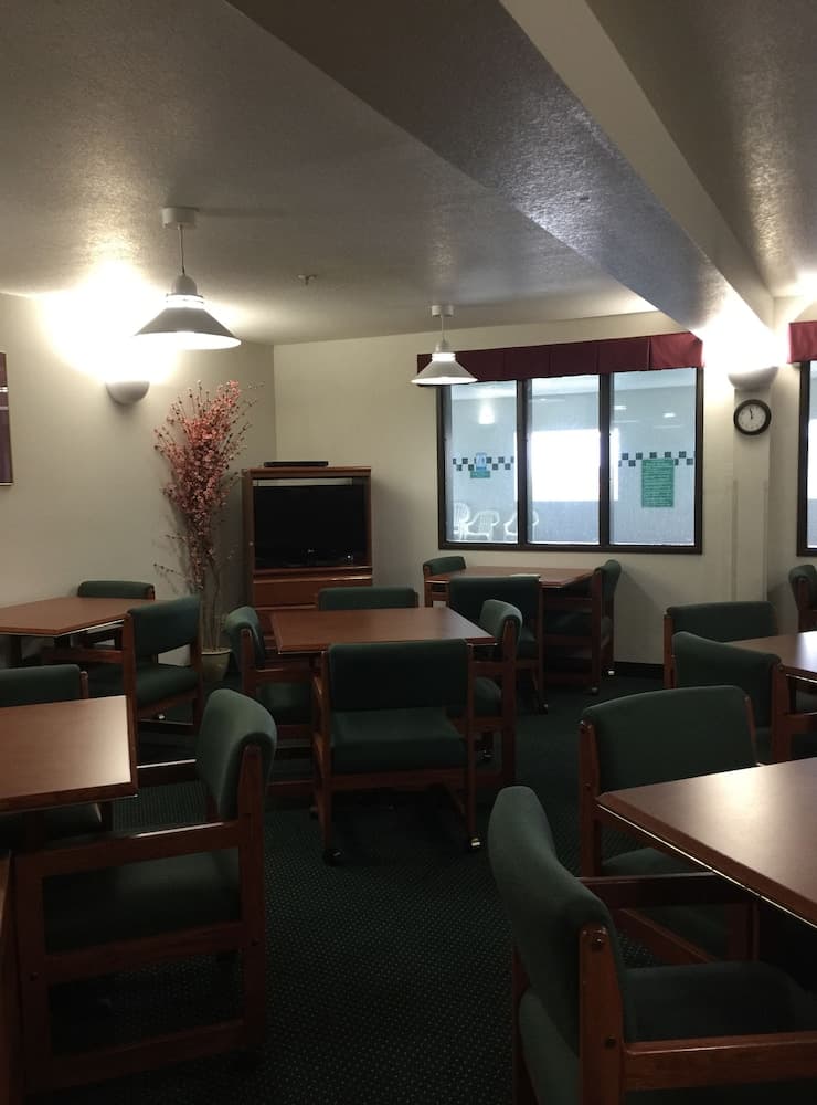 Travelodge Suites by Wyndham Newberg gallery photo in Newberg, OR — image 30