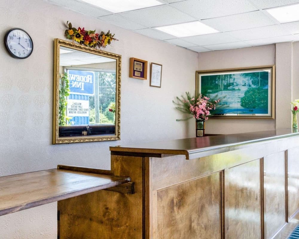 Rodeway Inn Gadsden - Attalla interior in Gadsden, AL — gallery photo 2