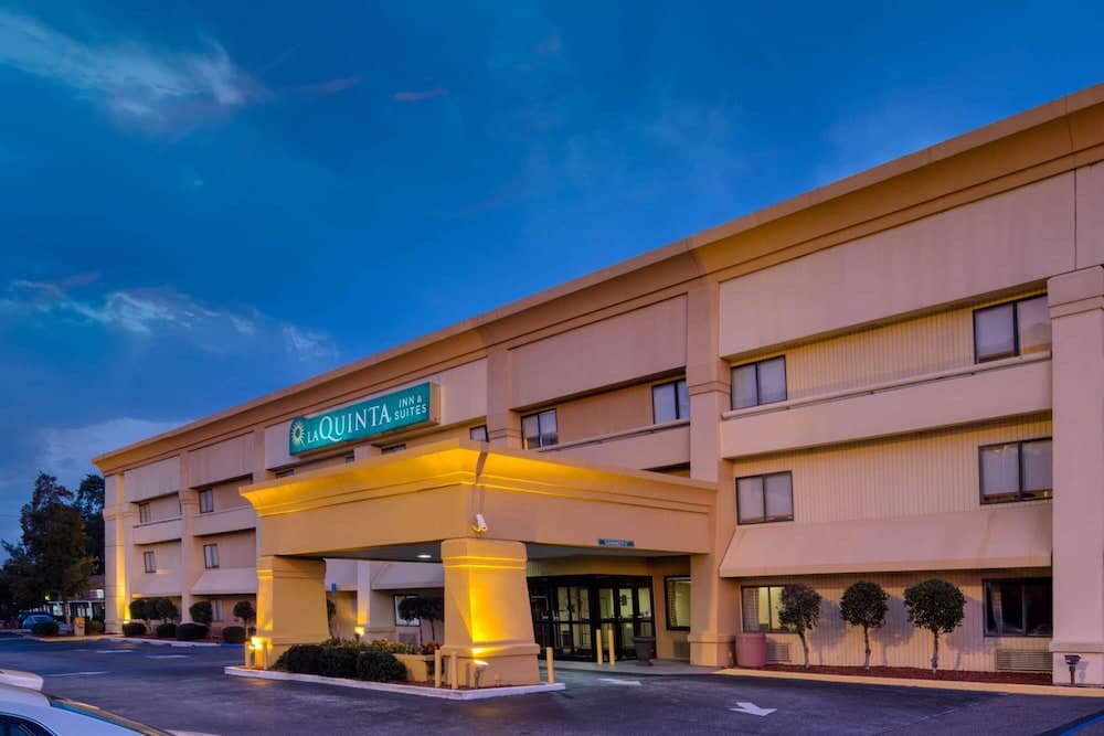 Spark by Hilton Savannah Midtown featured exterior or lobby in Savannah, GA — similar hotel