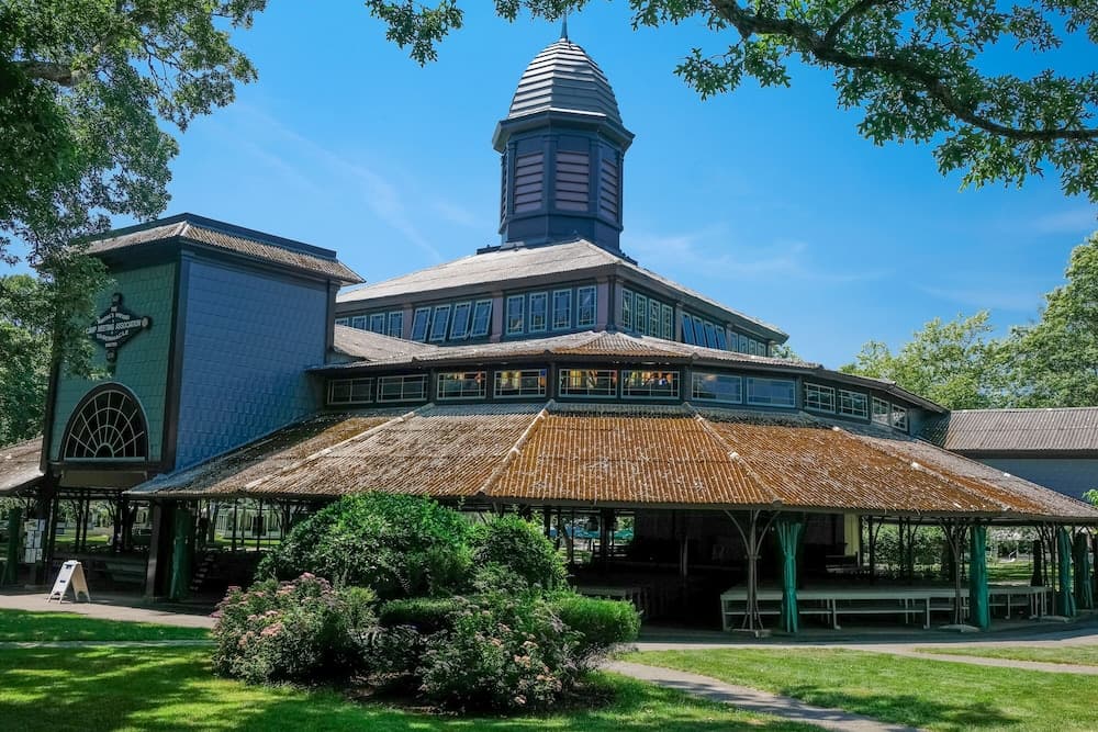 Pequot Hotel gallery photo in Oak Bluffs, MA — image 44