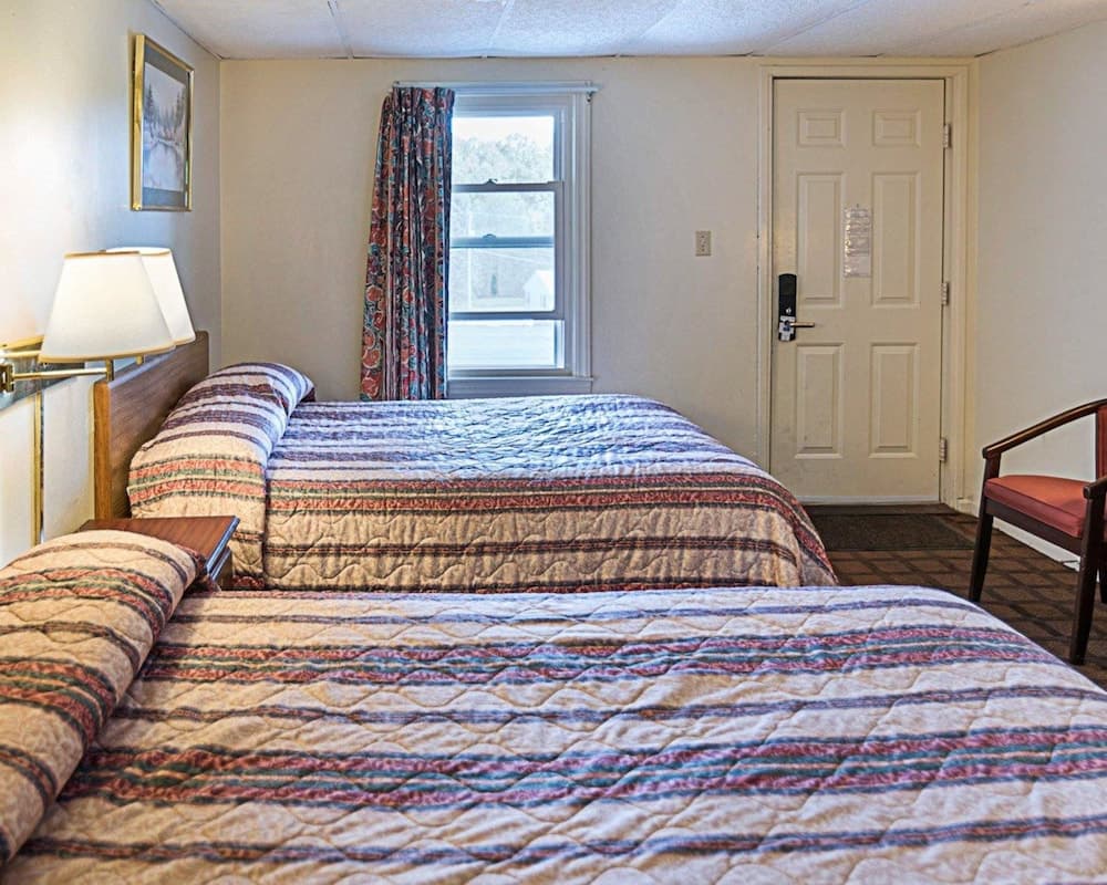 Econo Lodge gallery photo in Westminster — image 12