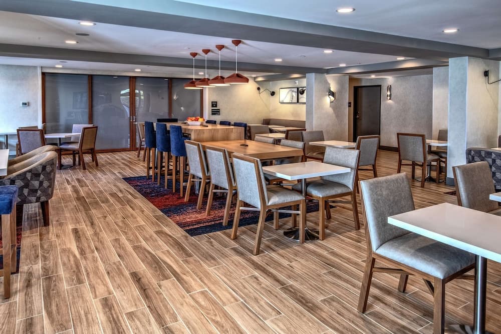 Hampton Inn Vallejo gallery photo in Vallejo, CA — image 24
