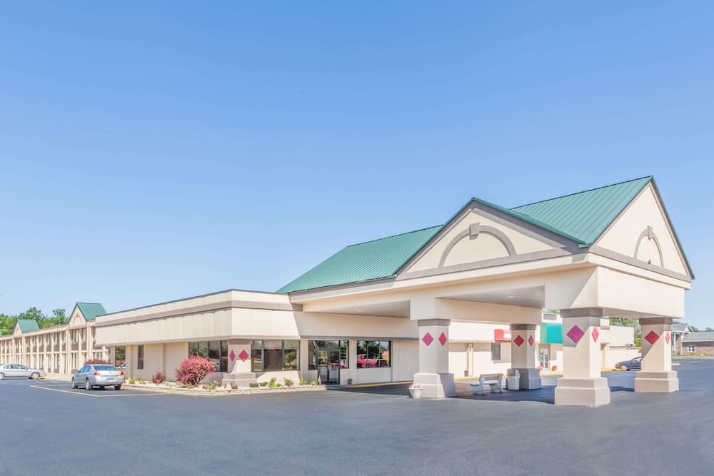 Quality Inn & Suites featured exterior or lobby in Grayling, MI — similar hotel