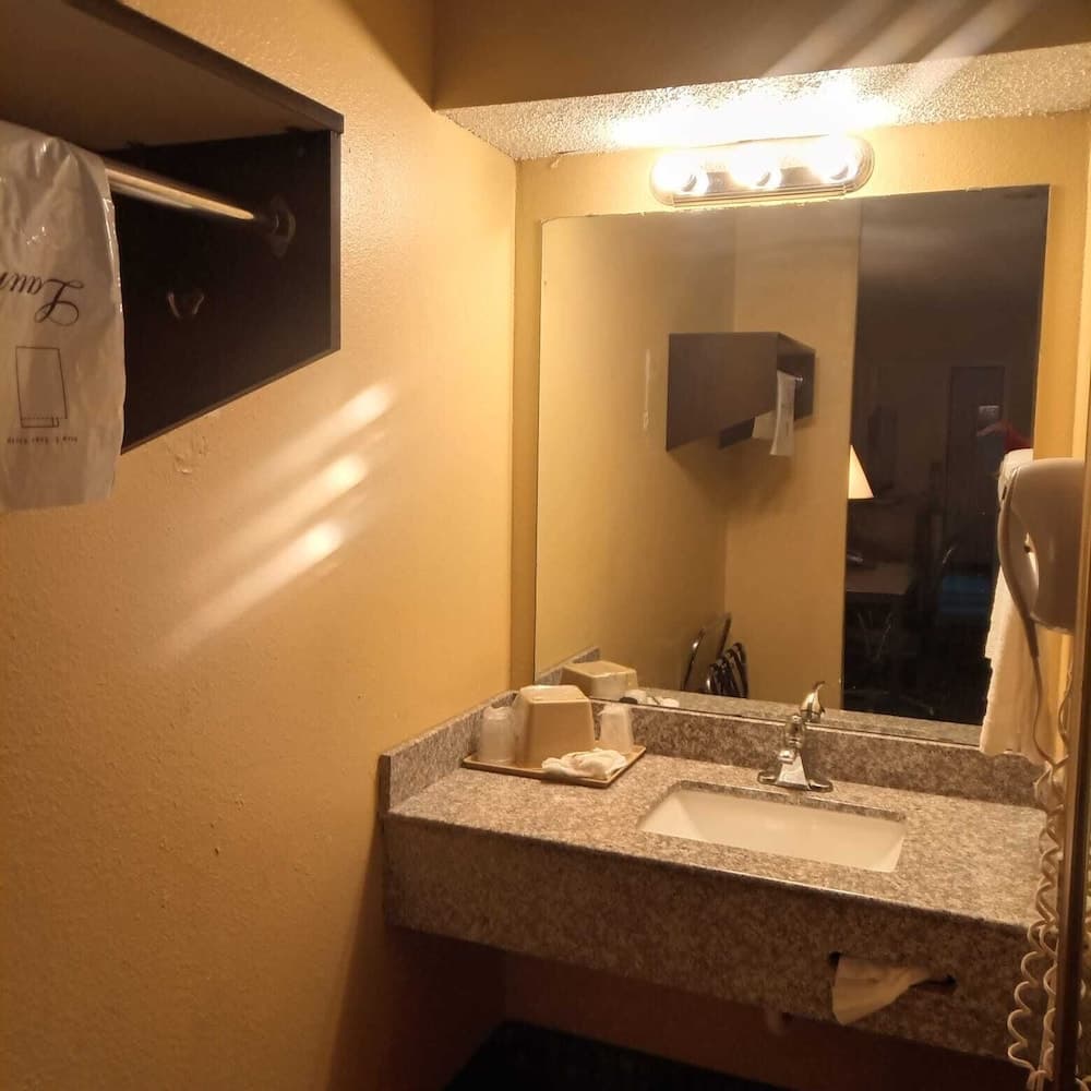 Executive Inn property views in Amarillo, TX — gallery photo 3