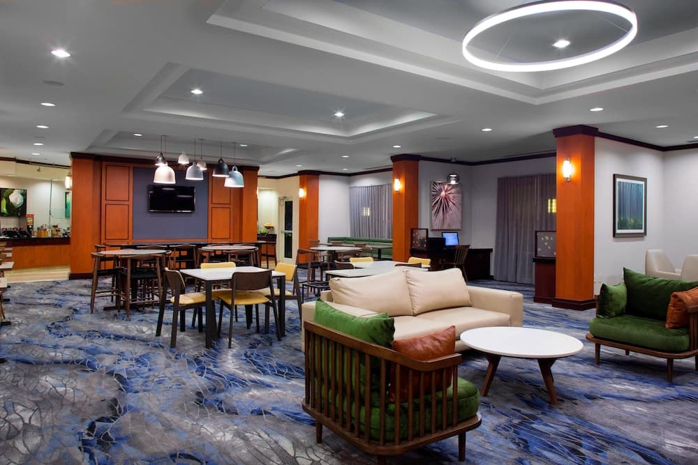 Fairfield Inn & Suites by Marriott Montgomery EastChase Pkwy interior in Montgomery, AL — gallery photo 2