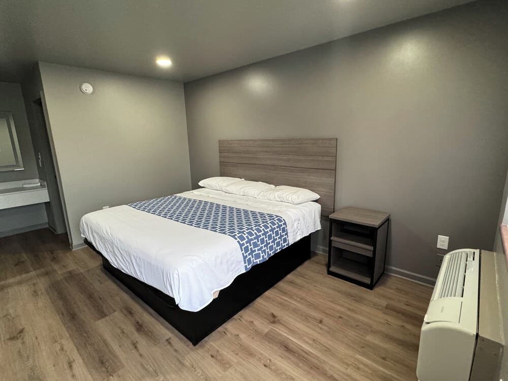 David Crockett Motel property views in Lawrenceburg, TN — gallery photo 3