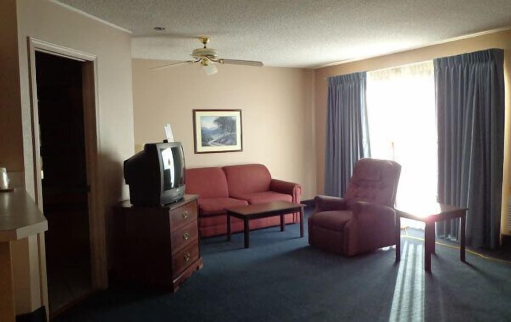 New SunFlower Inn property views in Garden City, KS — gallery photo 3
