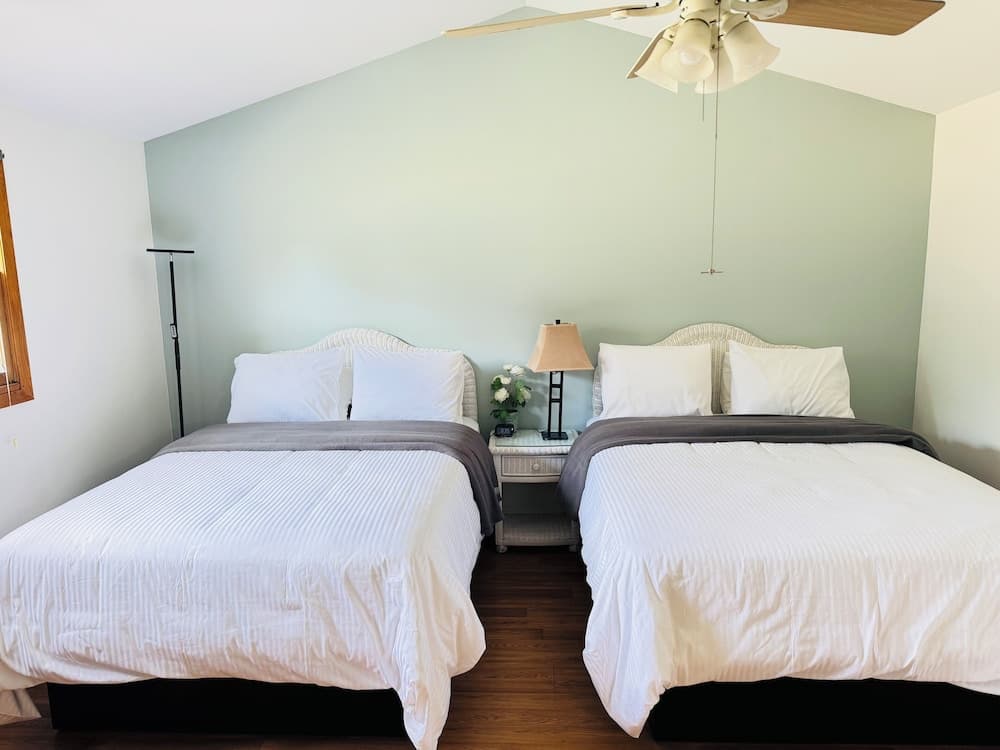 Pocono Ridge Inn interior in East Stroudsburg, PA — gallery photo 2