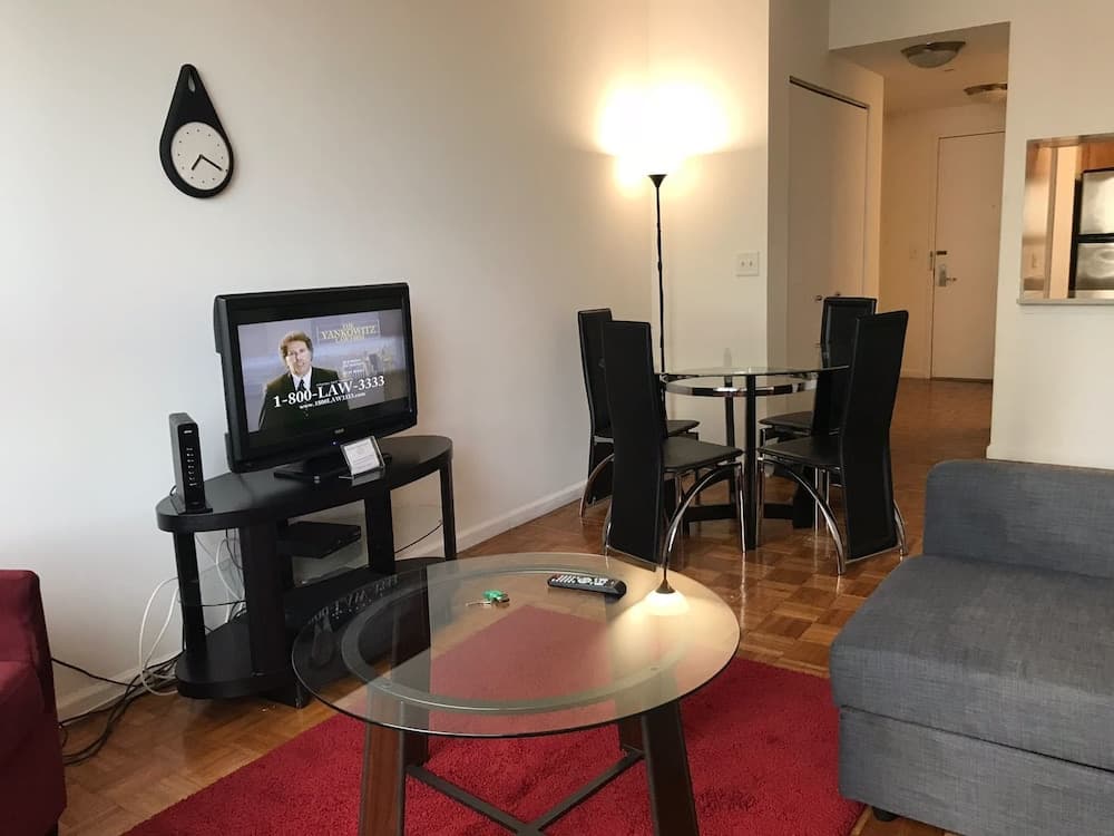 Downtown Luxury Suites property views in Jersey City, NJ — gallery photo 3