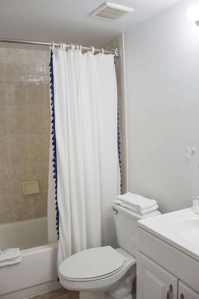Coral Reef at Key Biscayne interior in Key Biscayne, FL — gallery photo 2
