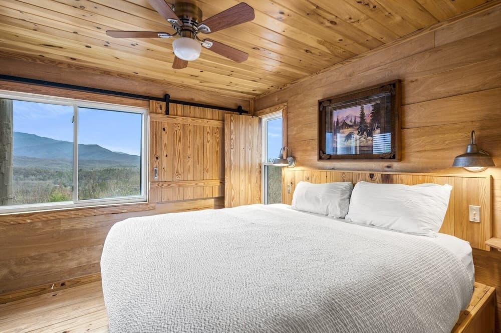 Deer Ridge Mountain Resort property views in Gatlinburg, TN — gallery photo 3