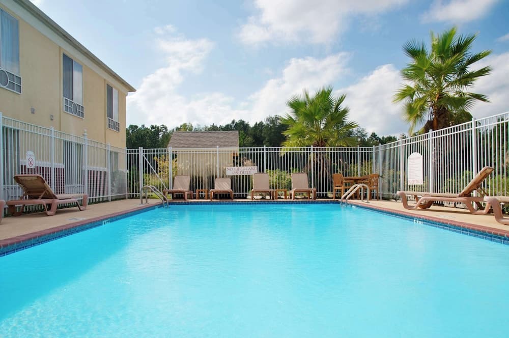 Express Inn Leesville Ft Johnson, SureStay Collection by BW featured exterior or lobby in Leesville, LA — similar hotel