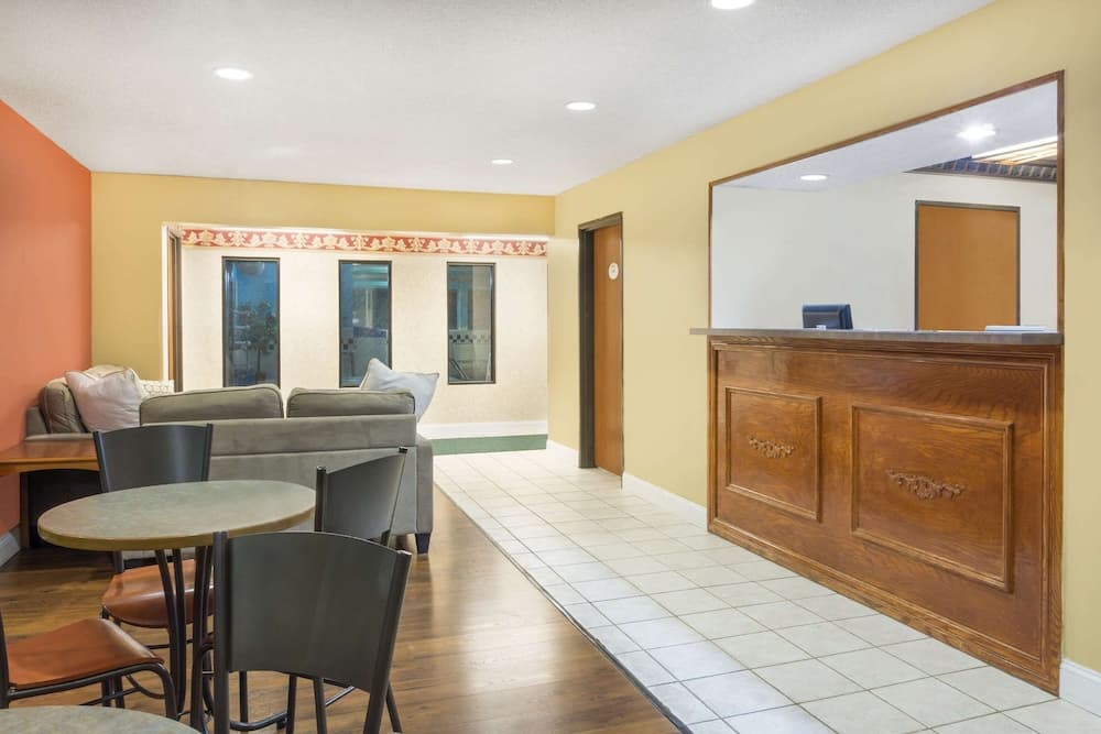 Baymont by Wyndham Huber Heights Dayton interior in Dayton, OH — gallery photo 2