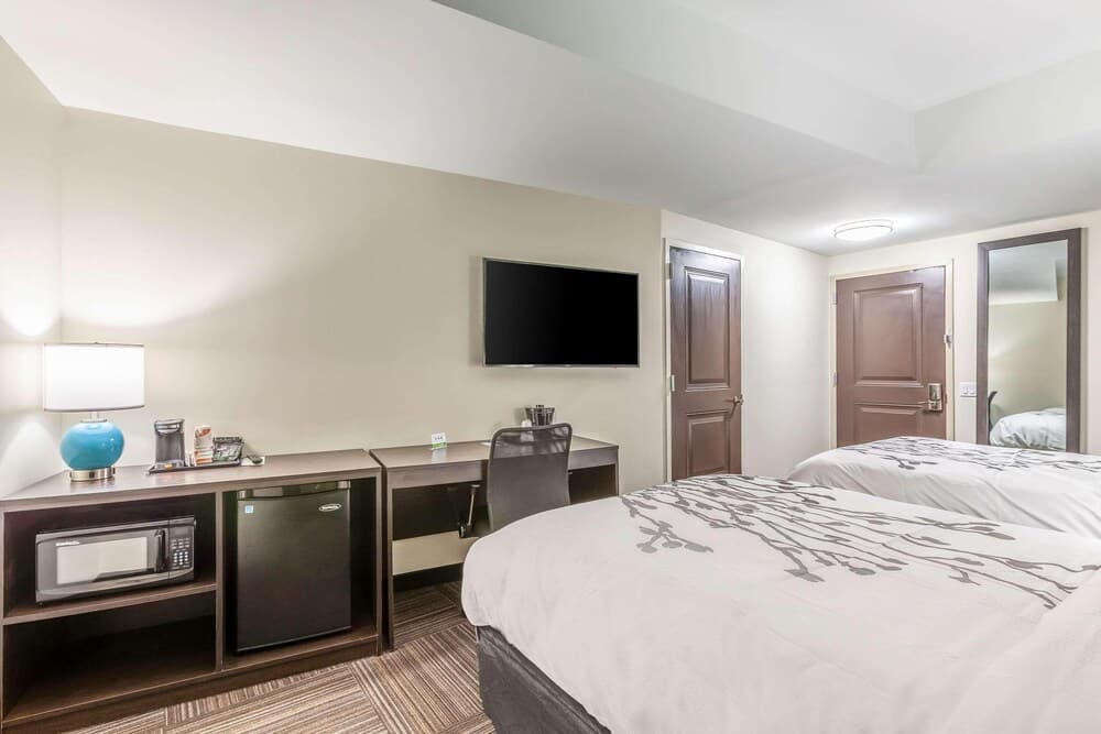 Van Wyck Hotel & Suites Near JFK Airport interior in Jamaica, NY — gallery photo 2