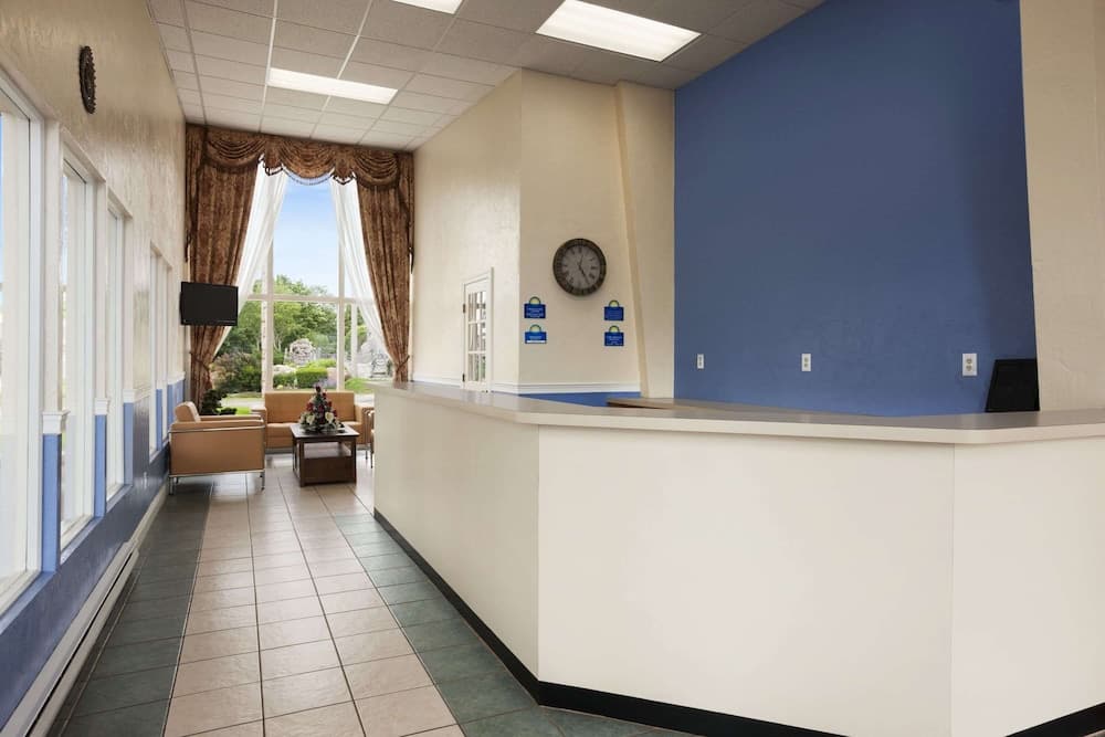 Days Inn by Wyndham West Yarmouth/Hyannis Cape Cod Area interior in West Yarmouth, MA — gallery photo 2