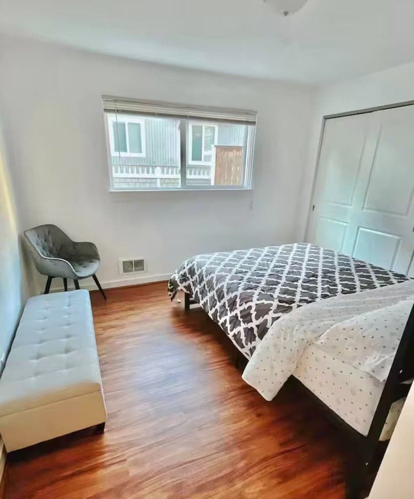 The Seattle Haven - Modern Suites property views in Seattle, WA — gallery photo 3