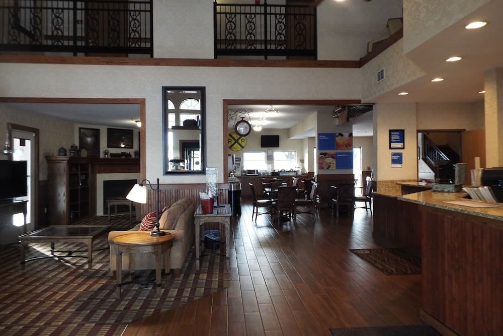 Comfort Inn Warrensburg Station interior in Warrensburg, MO — gallery photo 2