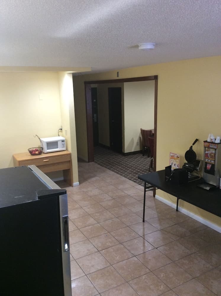 Rodeway Inn Whitehall property views in Whitehall, MI — gallery photo 3