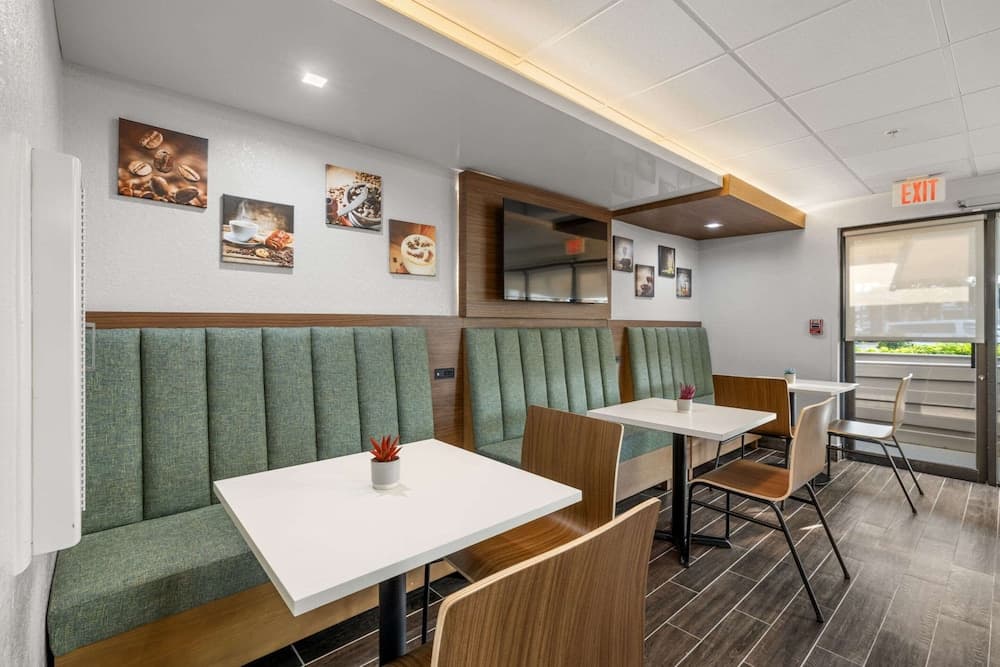 Clarion Pointe Lakeland I-4 gallery photo in Lakeland, FL — image 35