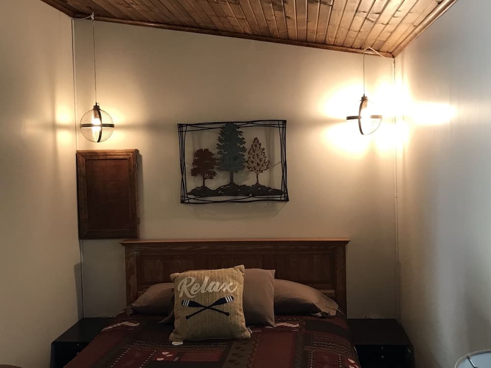 Bullwinkles Rustic Lodge property views in Poplar Bluff, MO — gallery photo 3