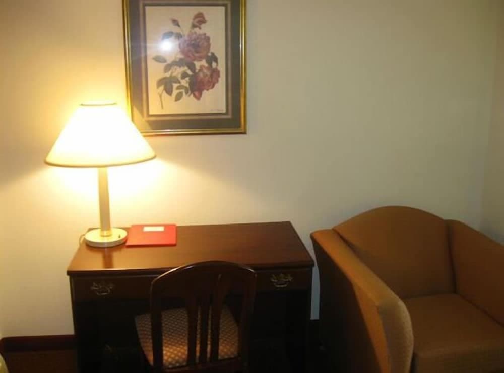 Red Carpet Inn Chambersburg interior in Chambersburg, PA — gallery photo 2