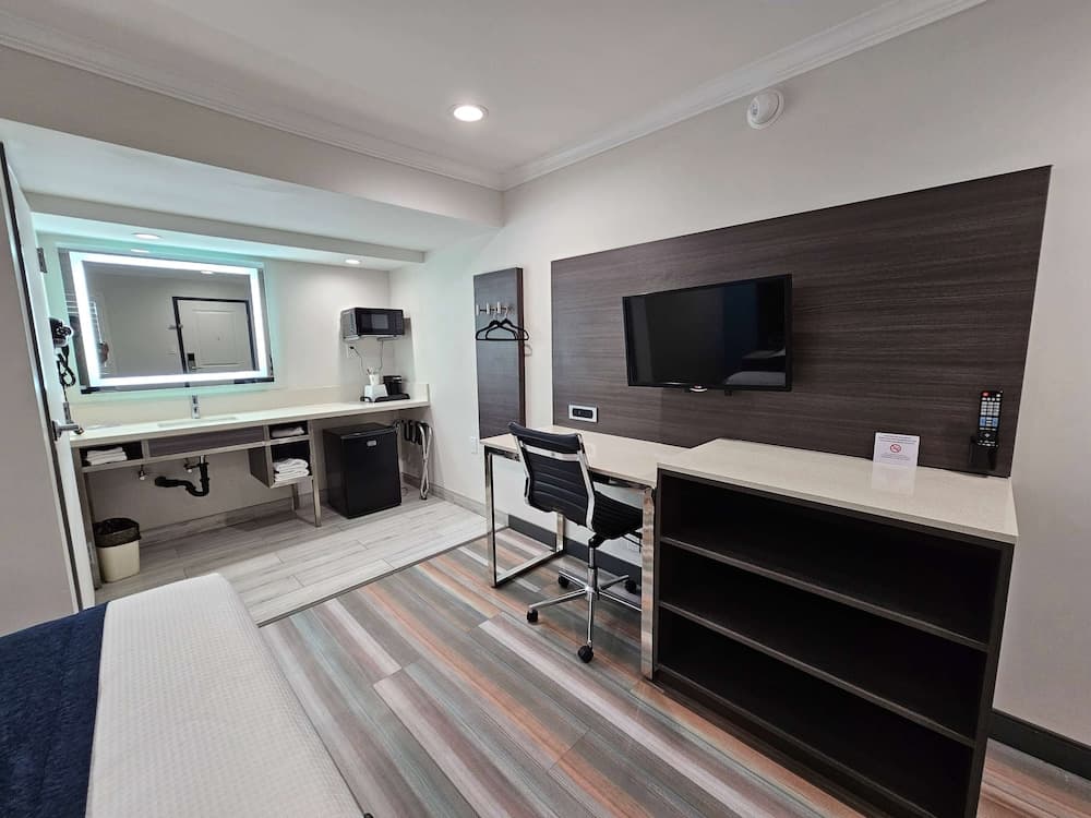 Travelodge by Wyndham Fullerton Near Anaheim gallery photo in Fullerton, CA — image 30