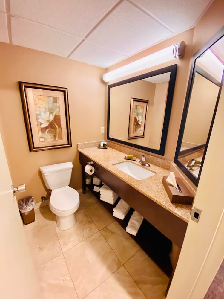 Fourwinds Lakeside Inn & Marina gallery photo in Bloomington, IN — image 40