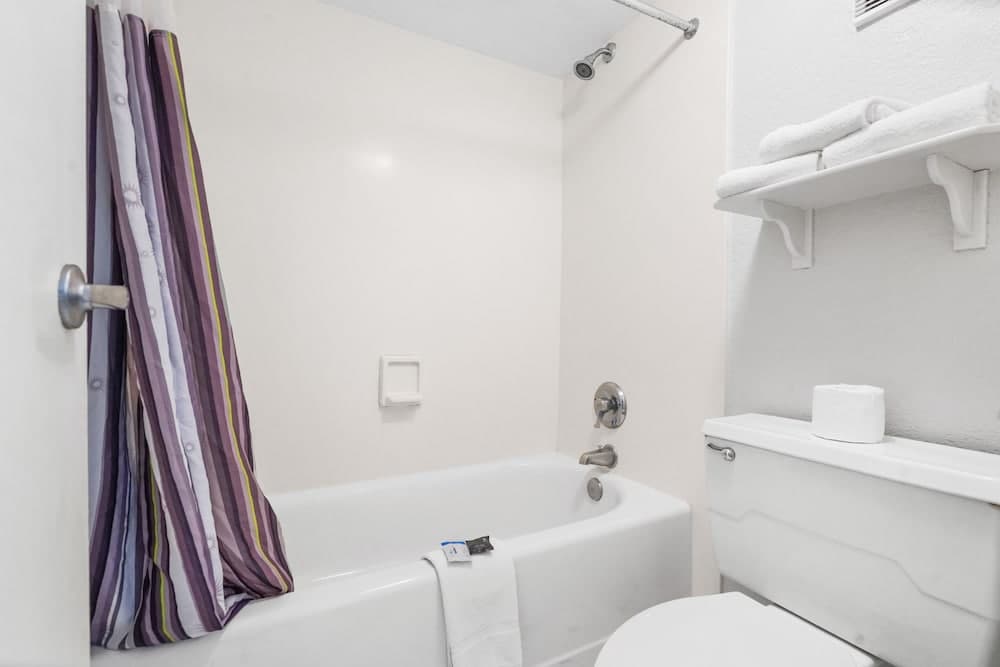 La Quinta Inn by Wyndham Costa Mesa / Newport Beach gallery photo in Costa Mesa, CA — image 43