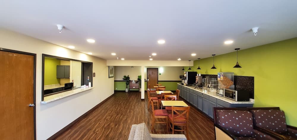 Travel Inn & Suites - Sikeston/Miner (i-55 Exit-67) interior in Sikeston, MO — gallery photo 2