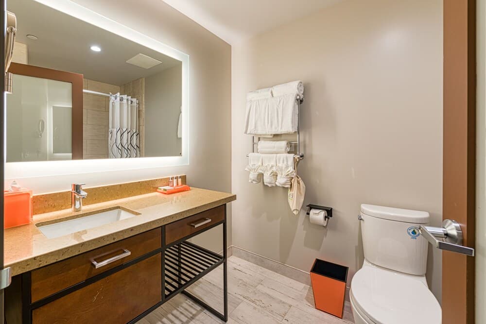 Hotel Lexen - Newhall interior in Newhall, CA — gallery photo 2