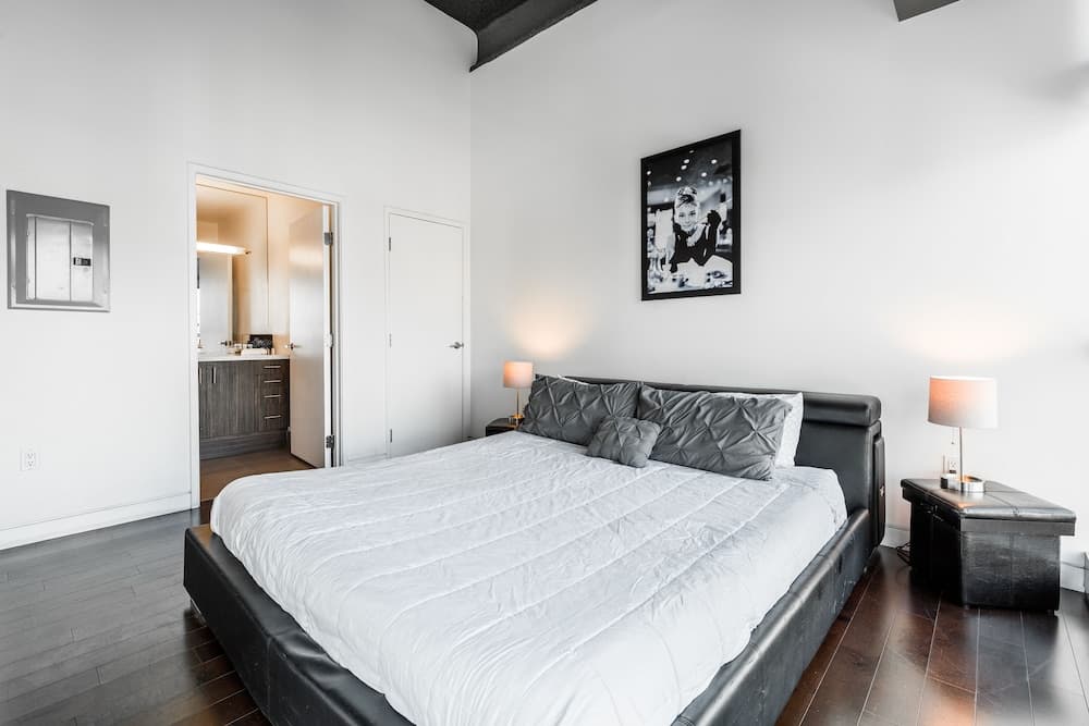 Heaven on Hollywood Furnished Apts - Vine interior in Los Angeles, CA — gallery photo 2