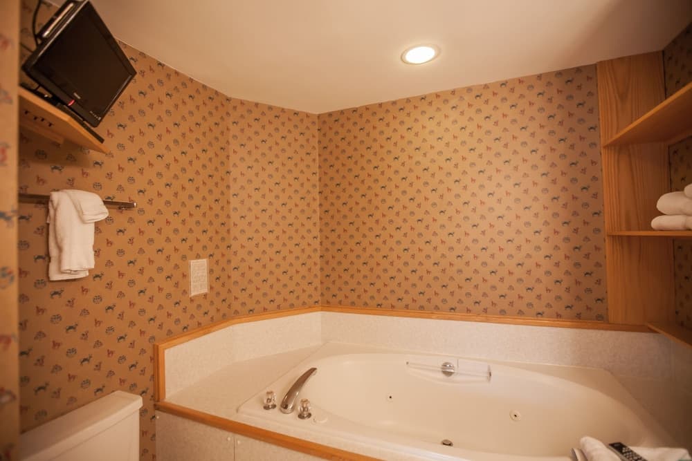 Smuggler's Notch Resort by Resort Stay interior in Jeffersonville, VT — gallery photo 2