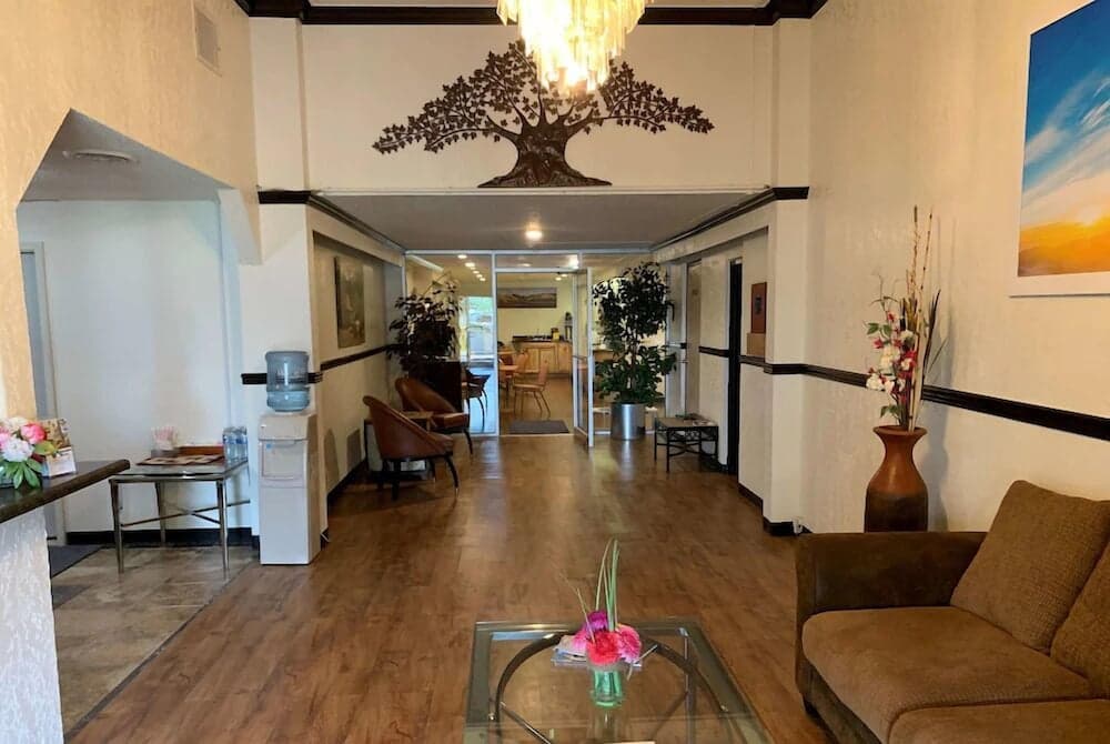 King's Inn interior in Torrington, WY — gallery photo 2