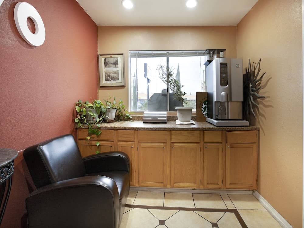 Hotel Avenida Victorville I 15 property views in Victorville, CA — gallery photo 3