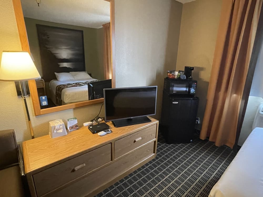 Baranof Lodge interior in Sitka, AK — gallery photo 2