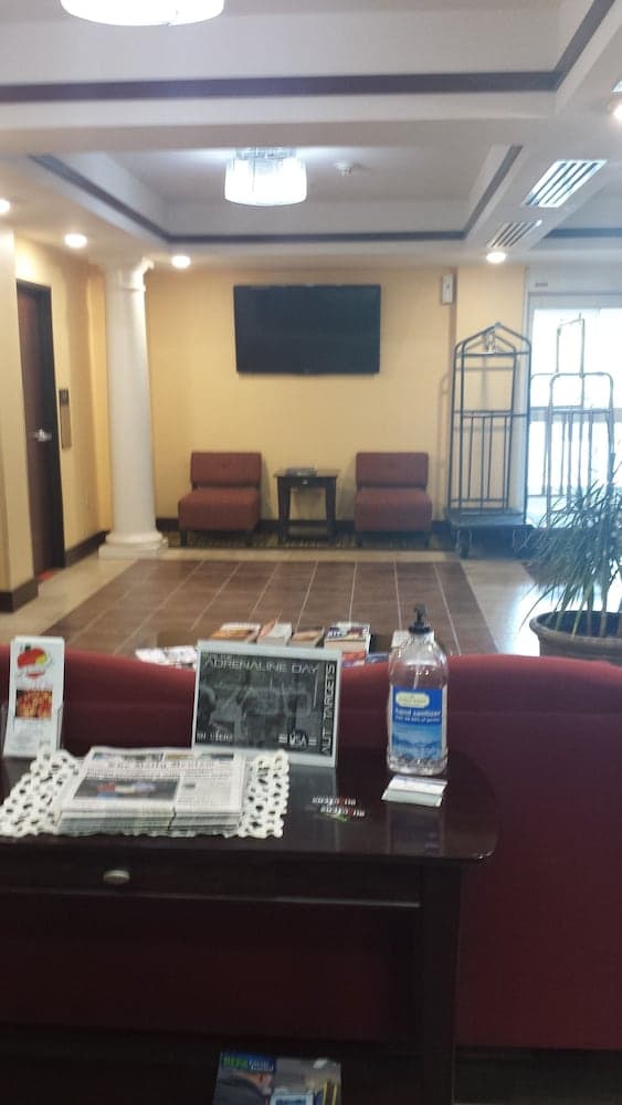Paradise Inn & Suites interior in Towanda, PA — gallery photo 2
